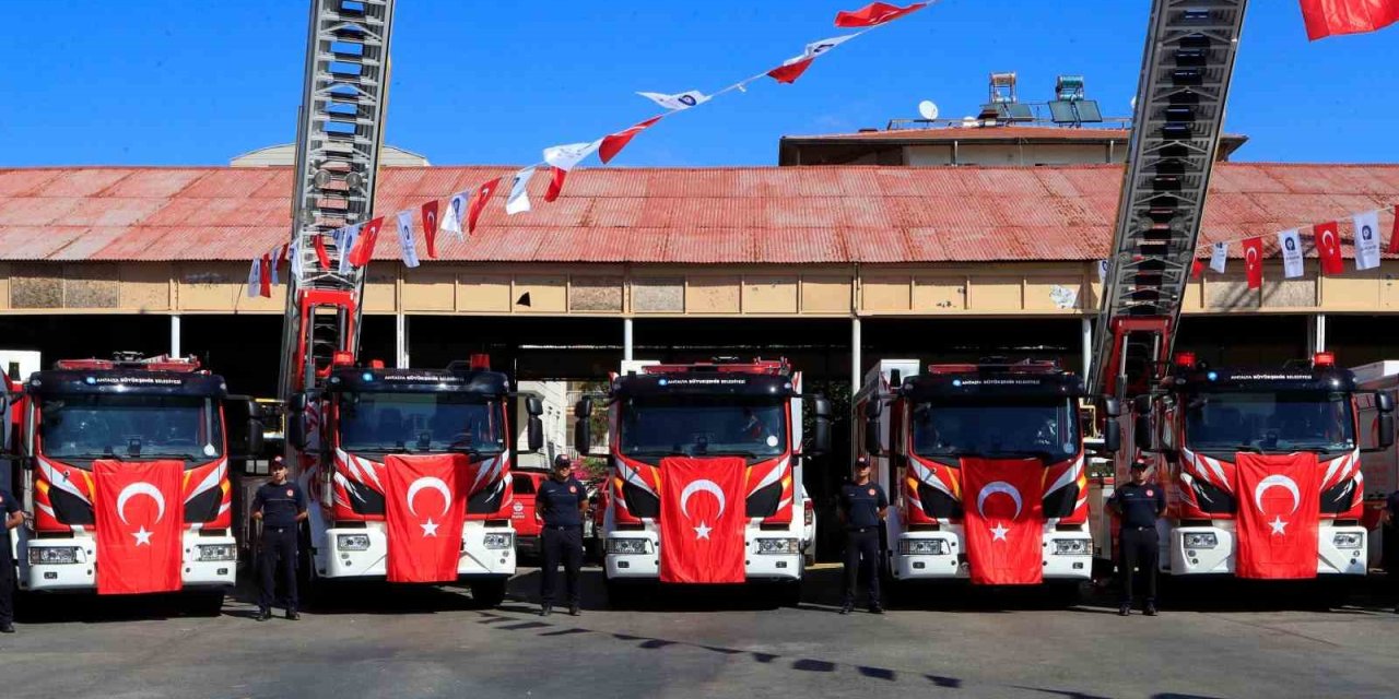 Antalya İtfaiyesi Araç Filosunu Güçlendirdi: 24 Yeni İtfaiye Aracı Sahada