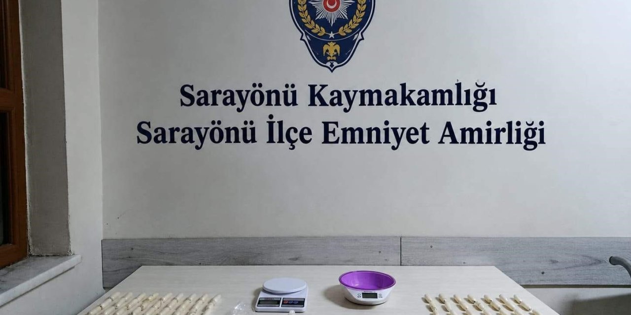 Yutarak Vücutlarında Getirdikleri Uyuşturucular Polisten Kaçmadı