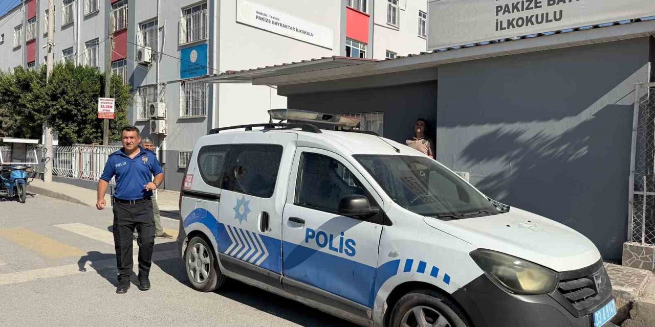 Tarsus’ta 1. Sınıf Öğrencisinin Çantasından Tabanca Çıktı