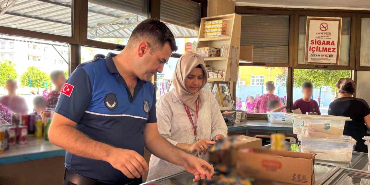 Mersin’de Okul Kantinlerine Denetim: Tarihi Geçmiş Ürünler İmha Edildi