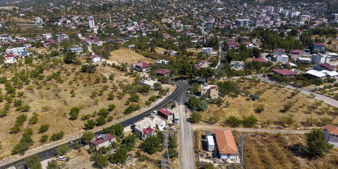 Gülnar’da 3 Mahalleyi Birbirine Bağlayan Yol Yenilendi