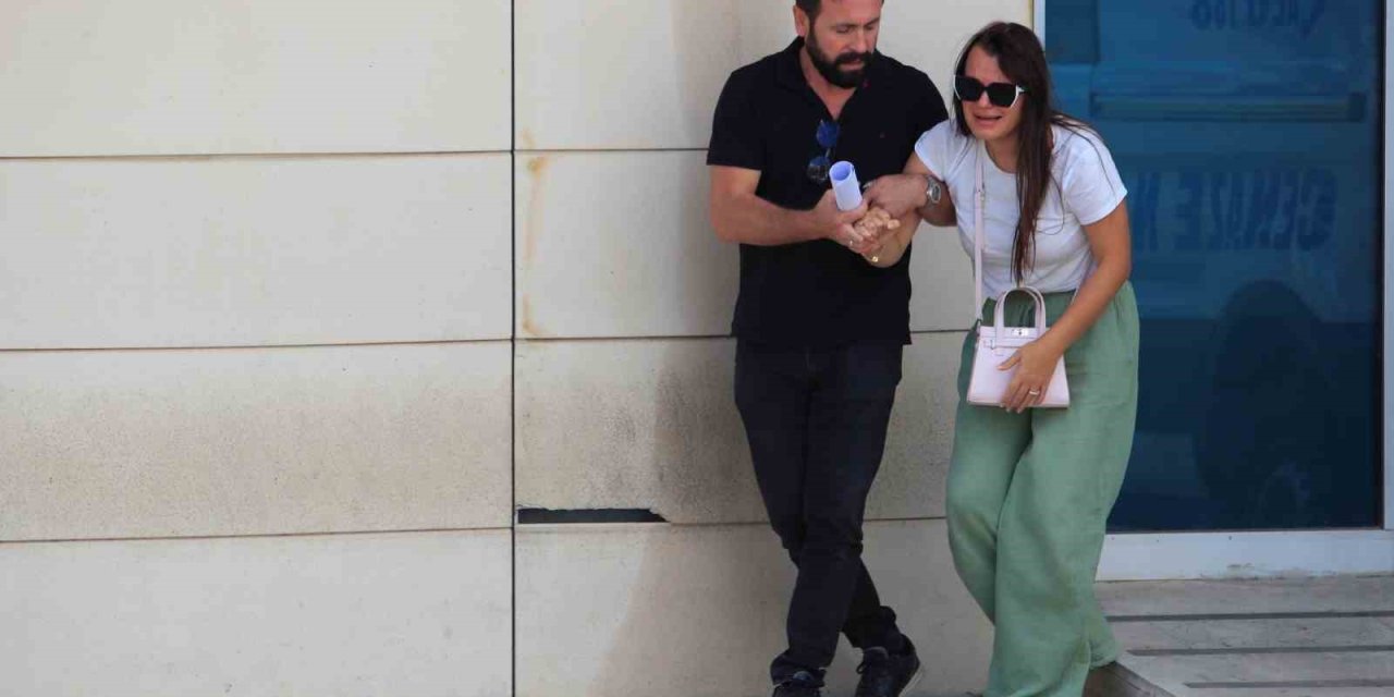 Devrilen Tırın Altında Kalarak Hayatını Kaybeden Genç Kadının Cenazesi Gözyaşlarıyla Teslim Alındı