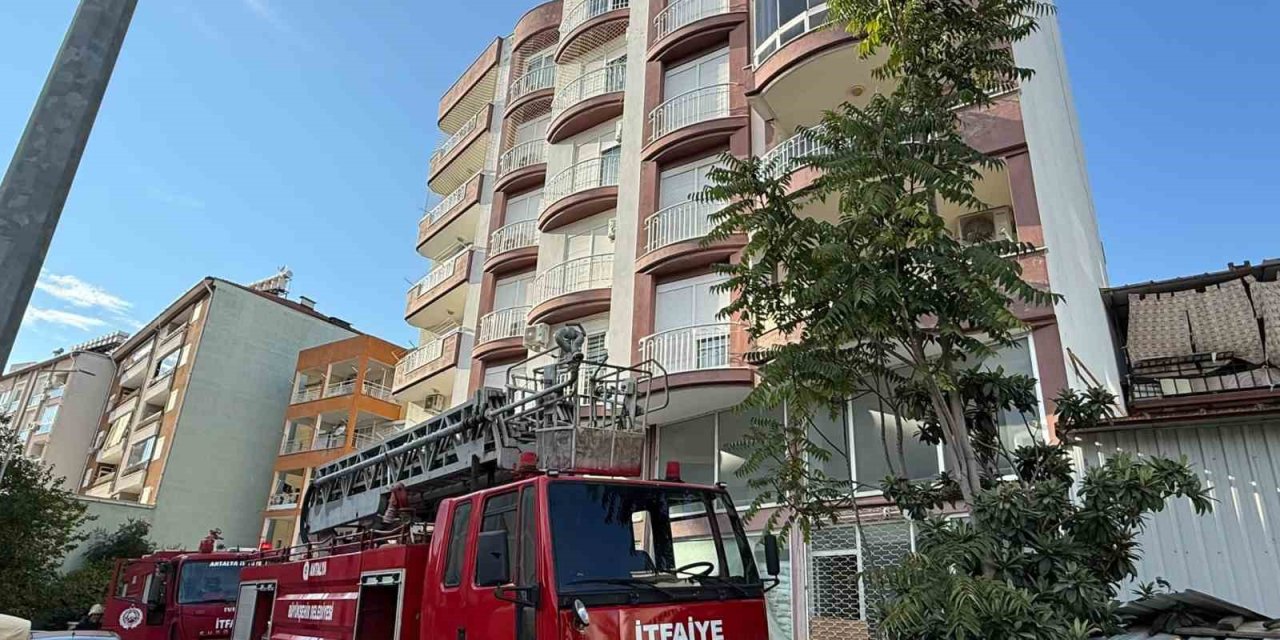 Antalya’da Balkonda Çıkan Yangın Korkuttu
