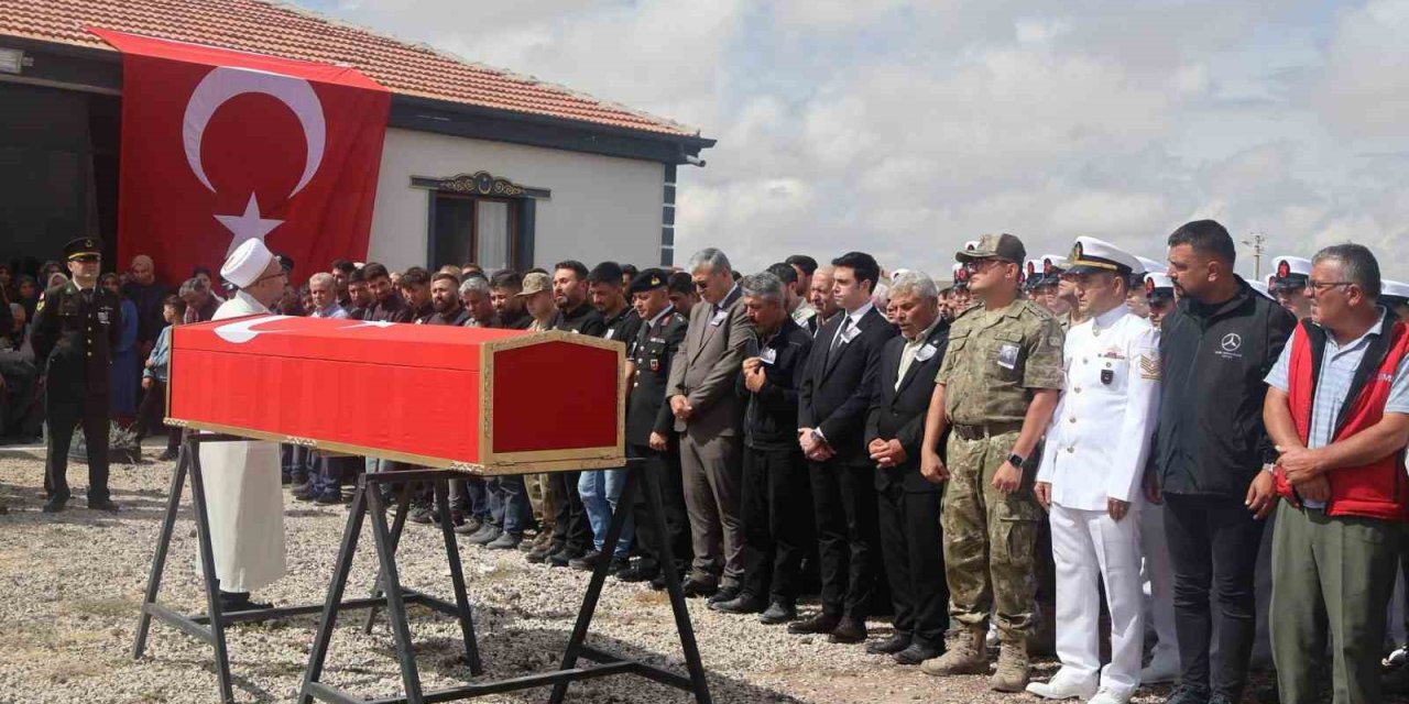 Düğünde İsabet Eden Kurşunla Hayatını Kaybeden Uzman Çavuş Son Yolculuğuna Uğurlandı