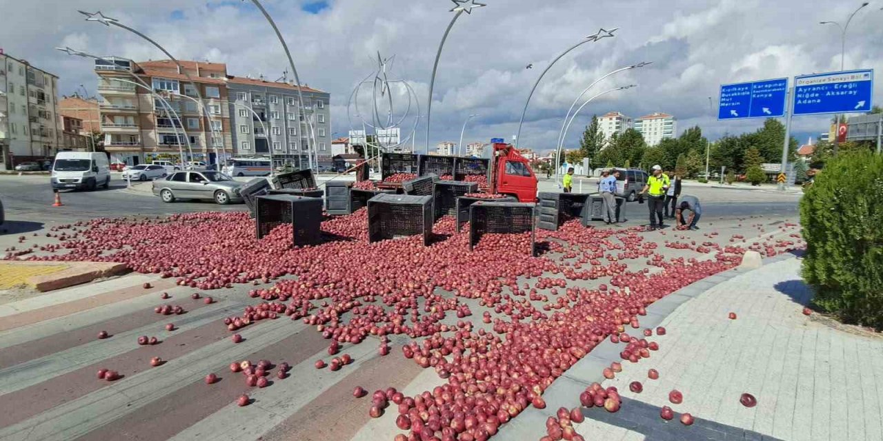 Halat Koptu, Tonlarca Elma Yola Saçıldı