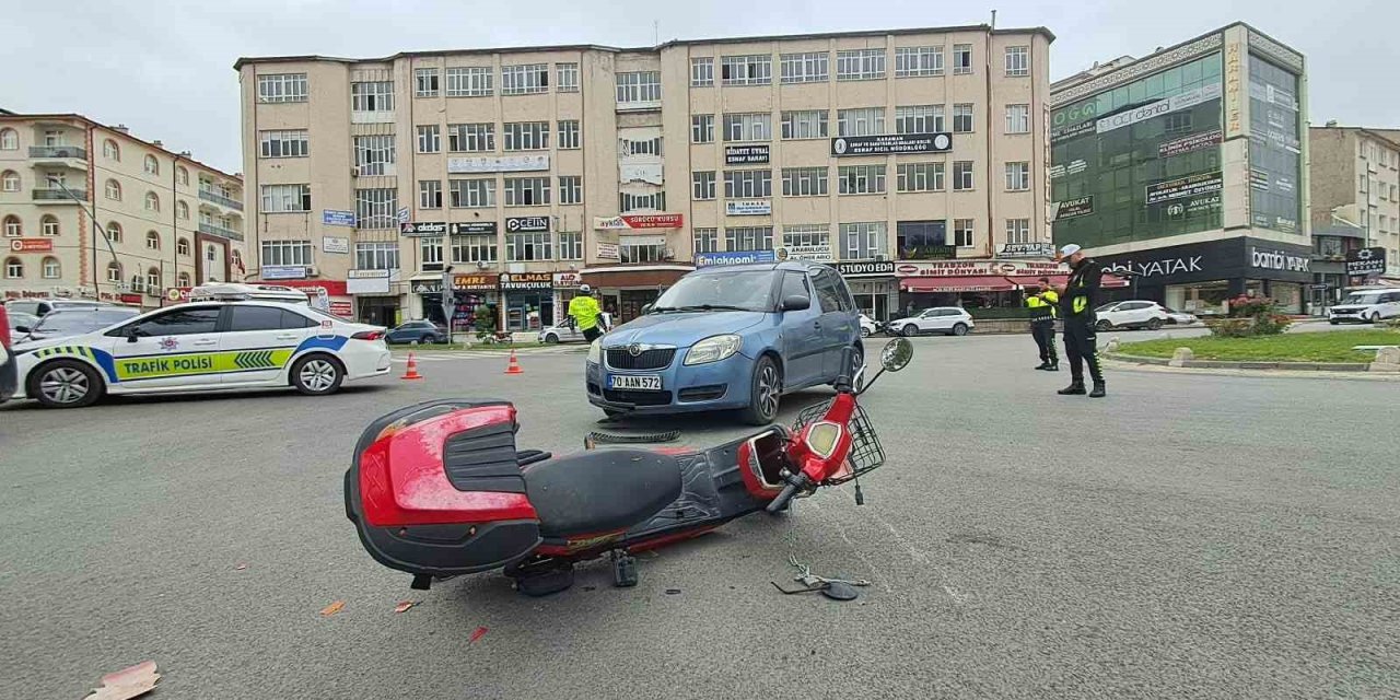 Karaman’da Otomobil İle Elektrikli Bisiklet Çarpıştı: 83 Yaşındaki Sürücü Yaralandı