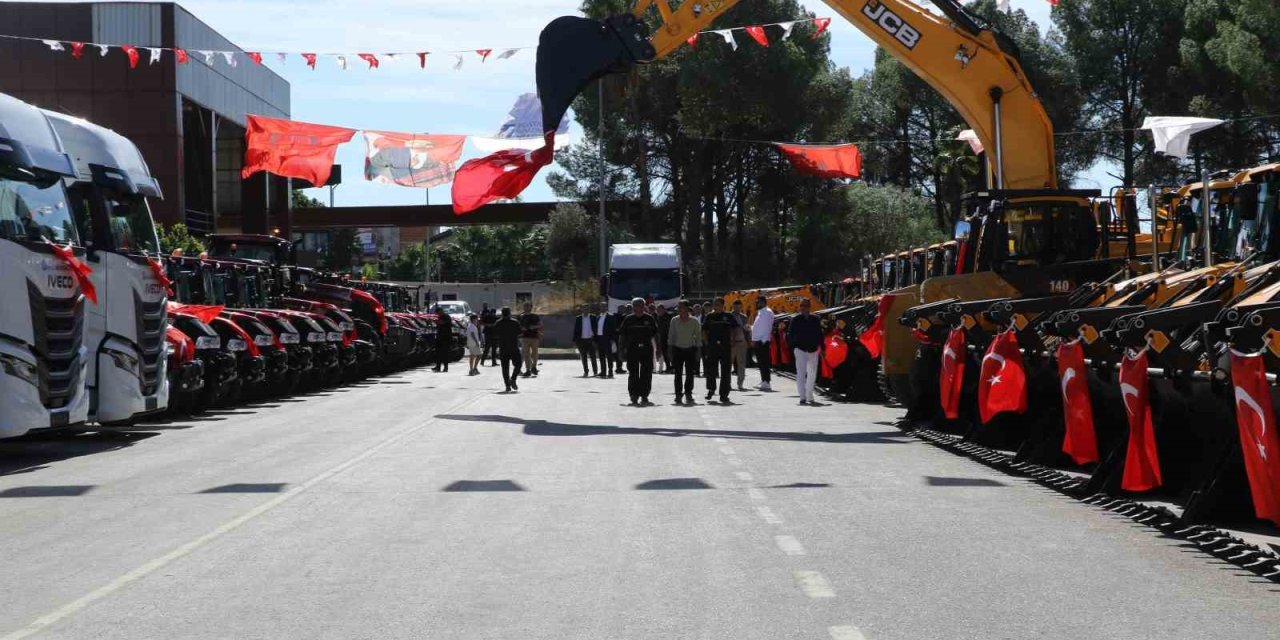 Antalya Büyükşehir Belediyesi Filosuna 89 Yeni Araç