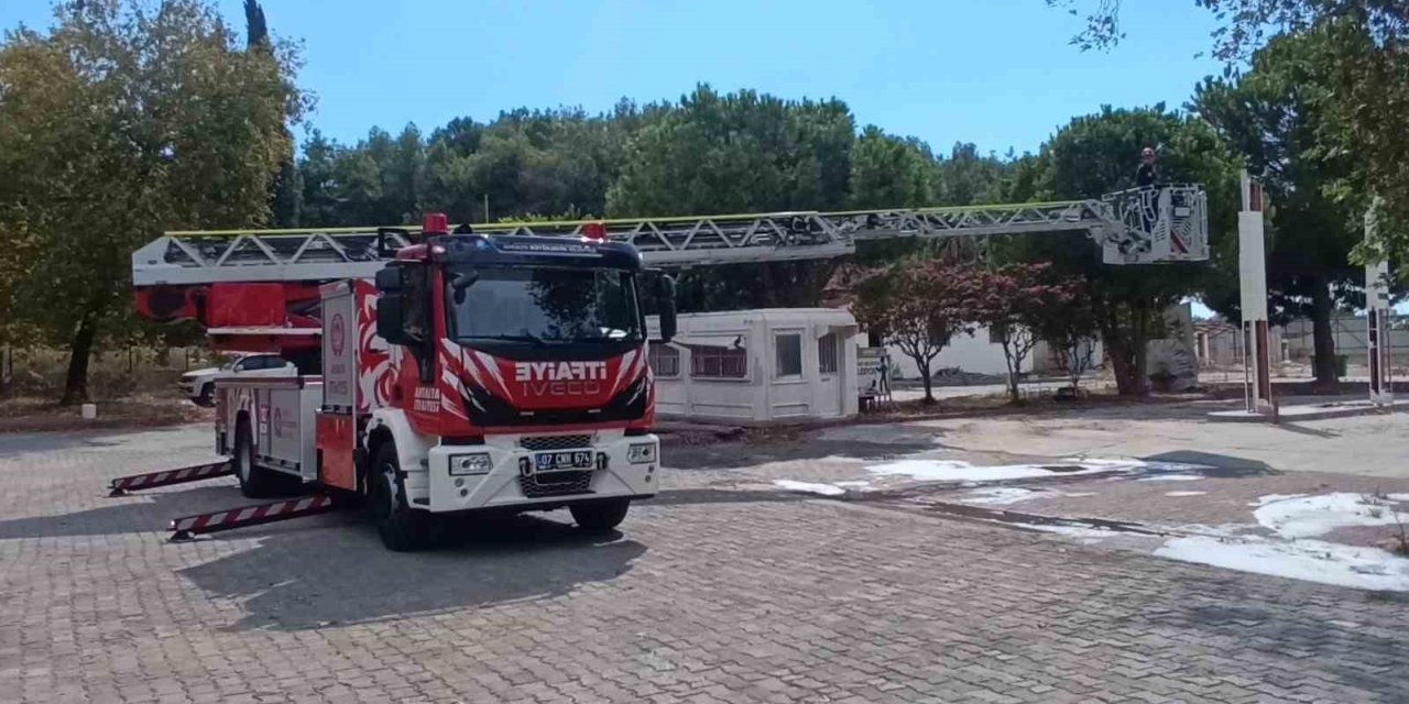 Manavgat İtfaiyesine 42 Metre Merdivenli Ve Çok Maksatlı 2 Yeni Araç