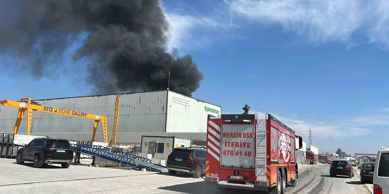 Mersin’de Fabrika Yangını