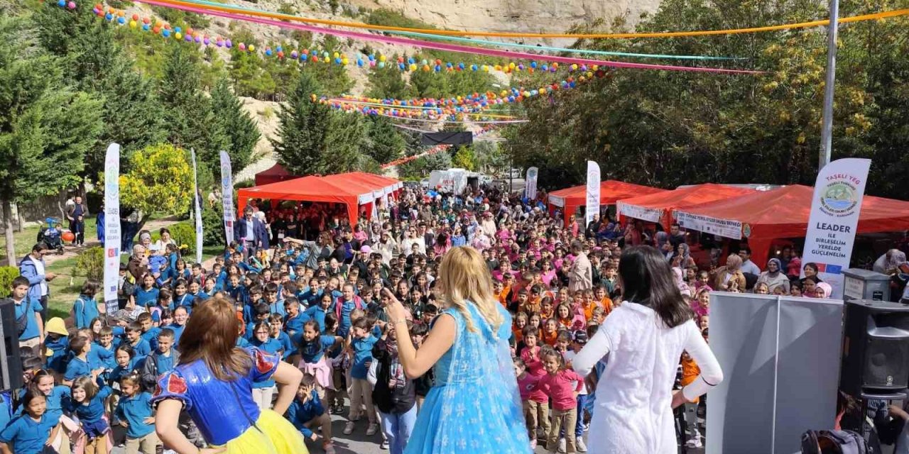 Ermenek Çocuk Şenliği’nden Renkli Görüntüler
