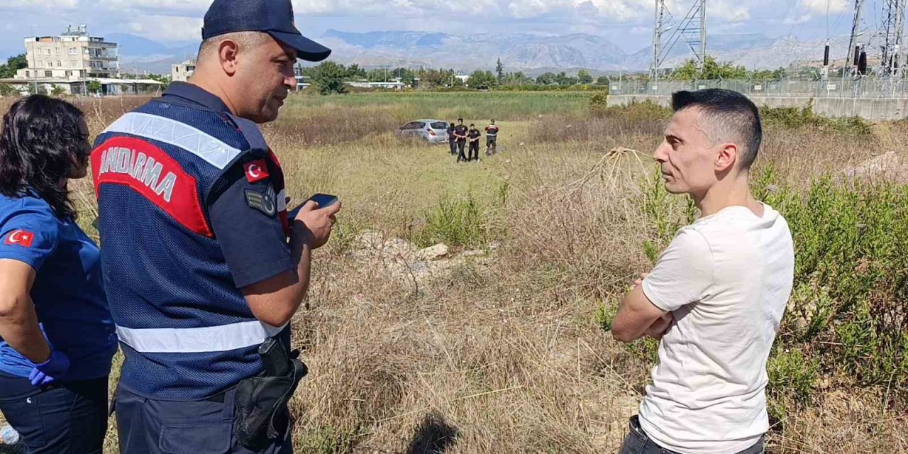 Tarlaya Uçan Otomobilden Burnu Bile Kanamadan Çıktı