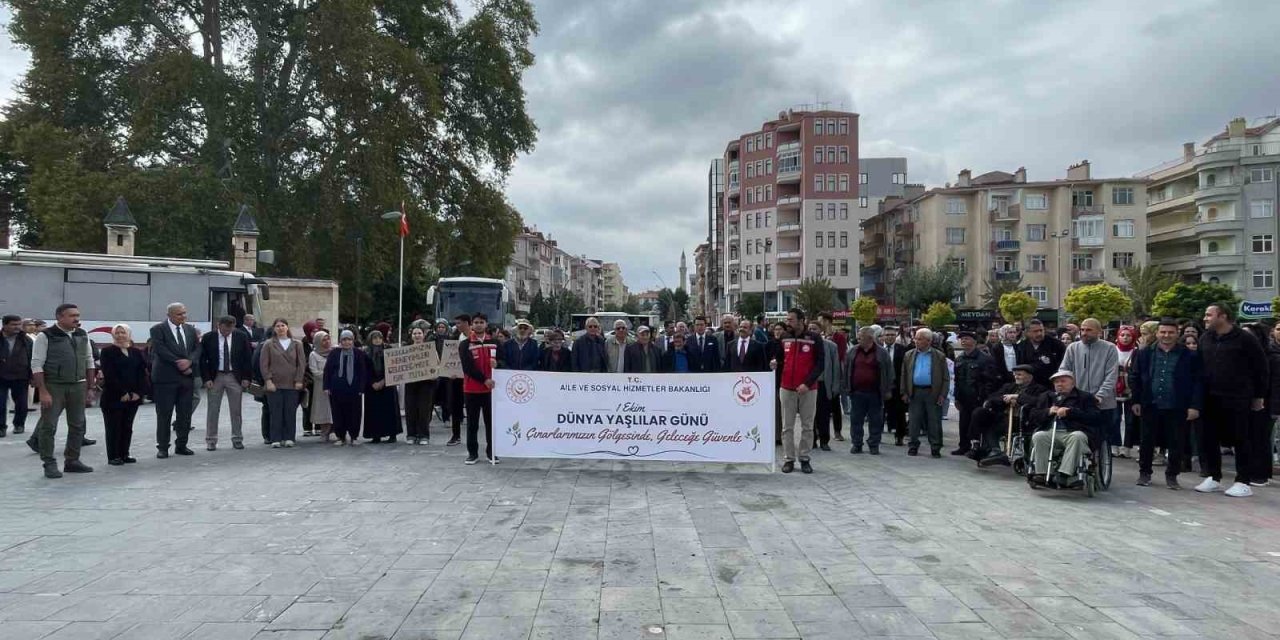 Karaman’da Dünya Yaşlılar Günü’nde Farkındalık Yürüyüşü