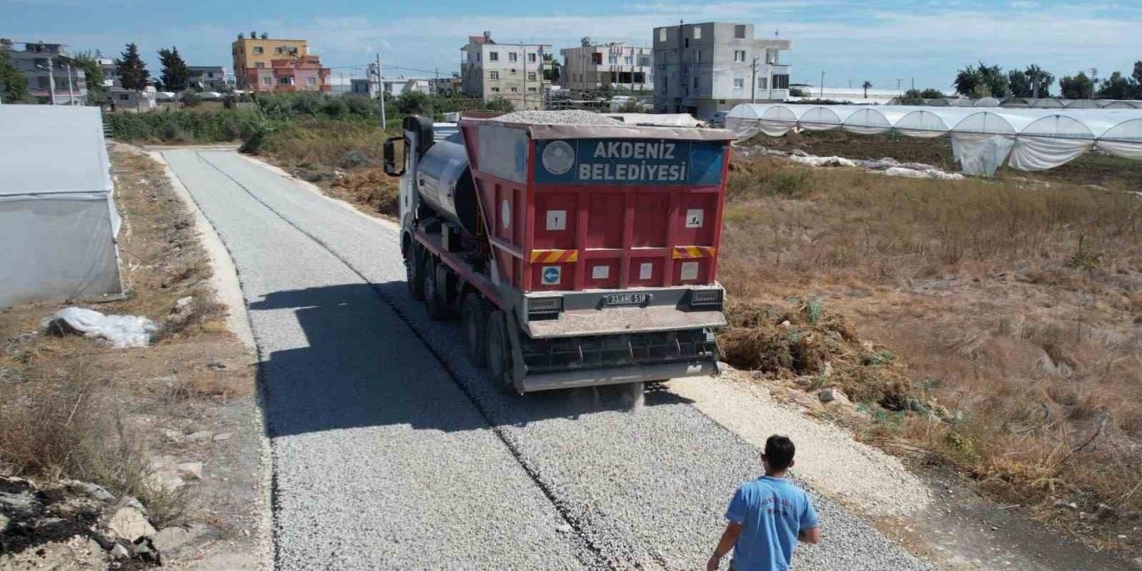 Akdeniz’de Yol Çalışmaları Hız Kesmeden Sürüyor