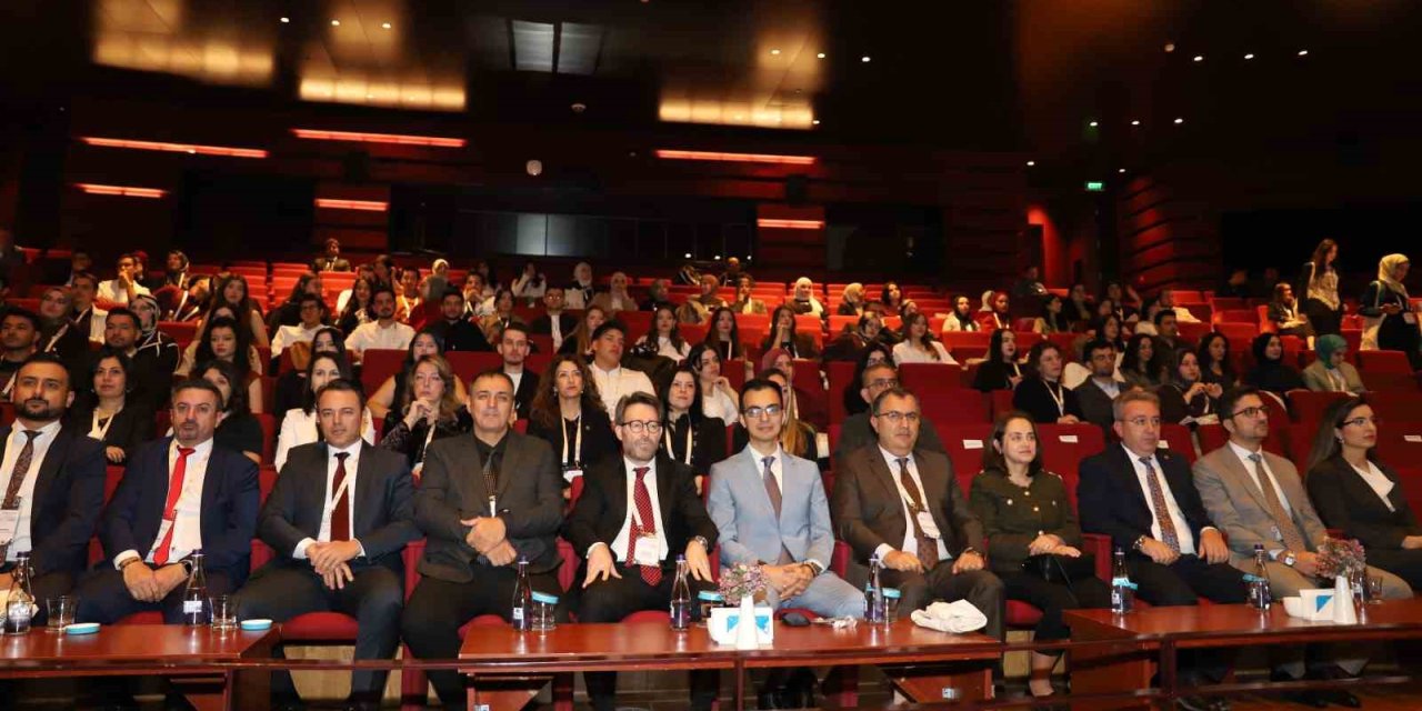 Diş Hekimliği Dünyası 4. Kez Neü’de Buluşuyor