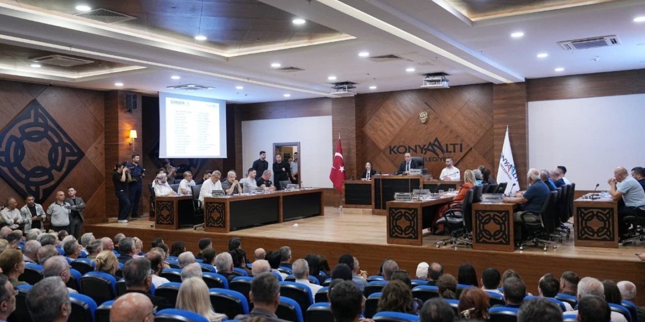 Chp’den İstifa Eden Konyaaltı Belediye Başkanı Kotan’ın Katıldığı Meclis Toplantısında Gerginlik Yaşandı