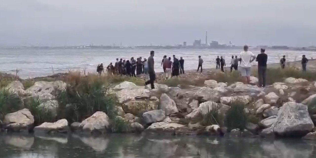 Mersin’de Denize Giren 3 Gençten Biri Hayatını Kaybetti