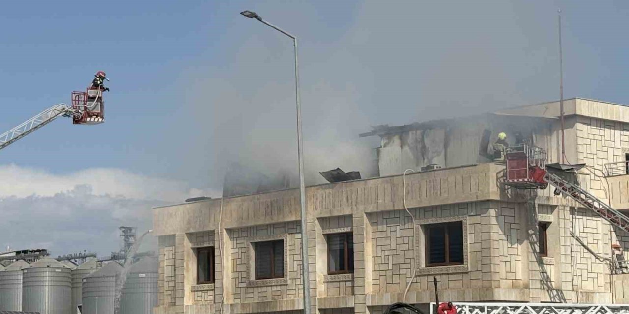 Mersin’de Fabrika Yangını