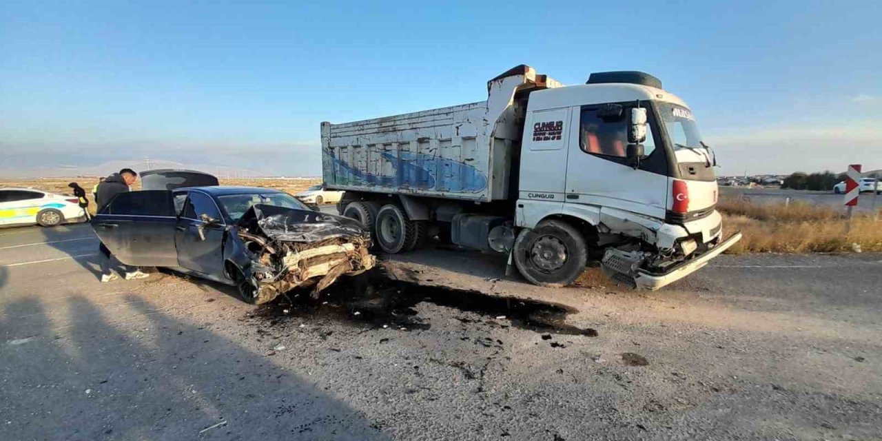 Konya’da Kamyon Otomobille Çarpıştı: 1 Yaralı