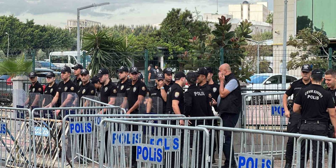 Mersin’deki Operasyonda 3 Başkanla Birlikte 59 Şüpheli Adliyeye Sevk Edildi