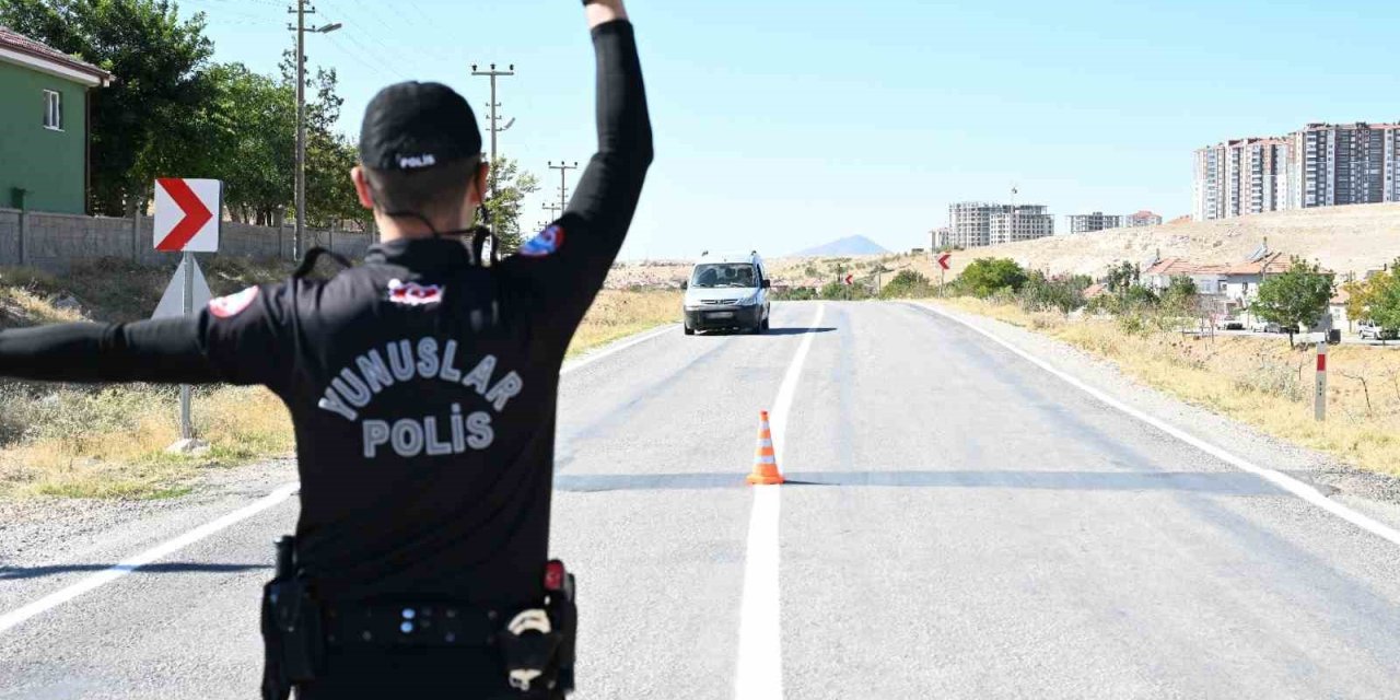 Karaman’da Polisin Denetimlerinde Yakalanan 22 Kişiden 13’ü Tutuklandı