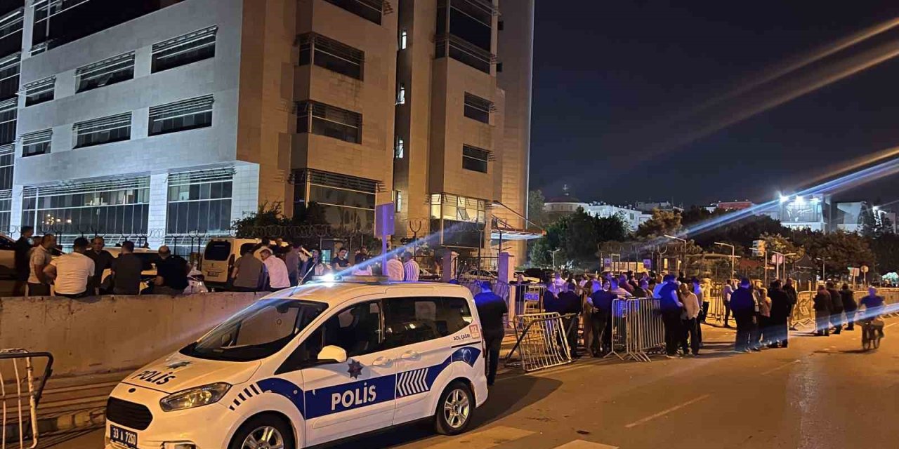 Mersin’de Başkan Seçer Dahil 3 Belediye Başkanı Tutuklama Talebiyle Mahkemeye Sevk Edildi