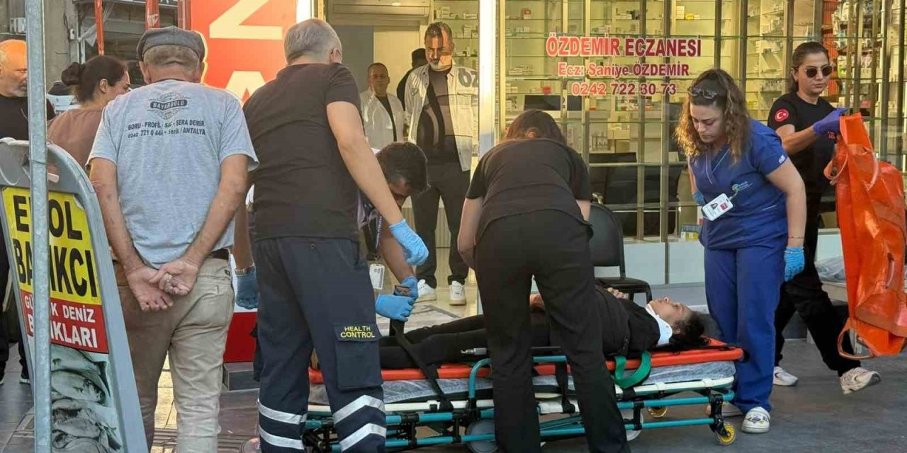 Antalya’da Otomobil İle Motosiklet Çarpıştı: 2 Yaralı