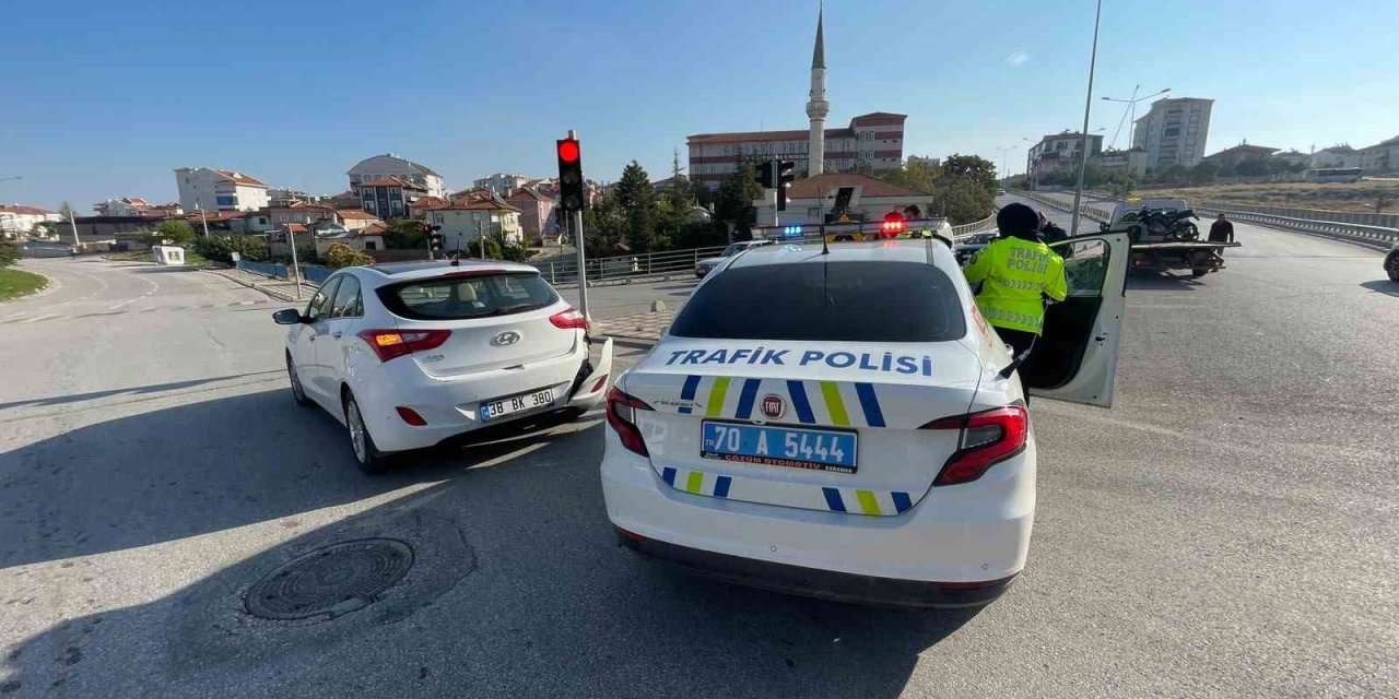 Karaman’da Otomobil İle Motosiklet Çarpıştı: 1 Yaralı