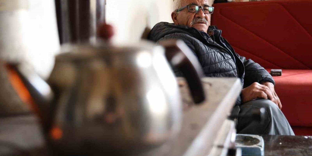 Köyde 11 Yıldır Tek Başına Yaşıyor