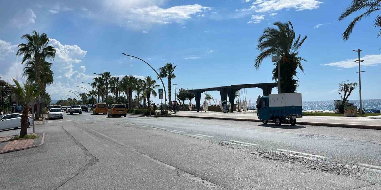 Alanya’da Otomobil İle Motosiklet Çarpıştı: 1 Ölü, 1 Yaralı