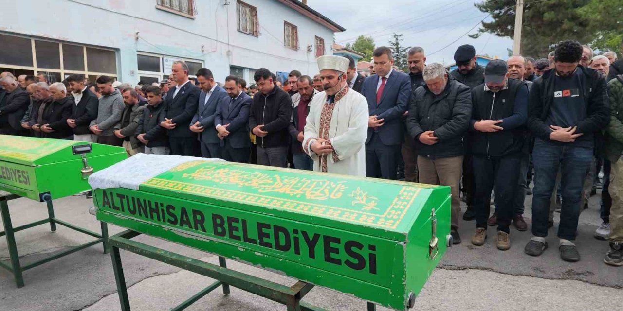 Niğde’de Kazada Hayatını Kaybeden Kardeşler Toprağa Verildi