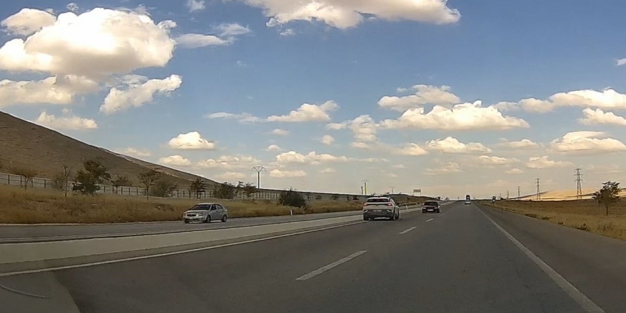 Ters Yönde İlerleyen Otomobil Kazaya Davetiye Çıkardı