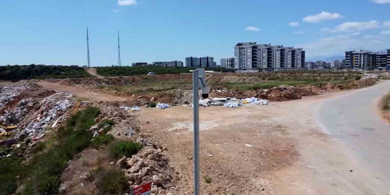 Antalya’da Seyir Halindeyken Yola Harç Döken Beton Mikserine 200 Bin Lira Ceza