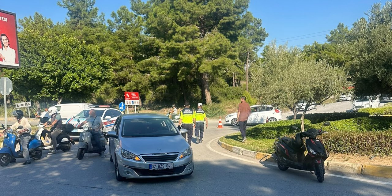 Antalya’da Motosiklet İle Otomobil Çarpıştı: 1 Yaralı