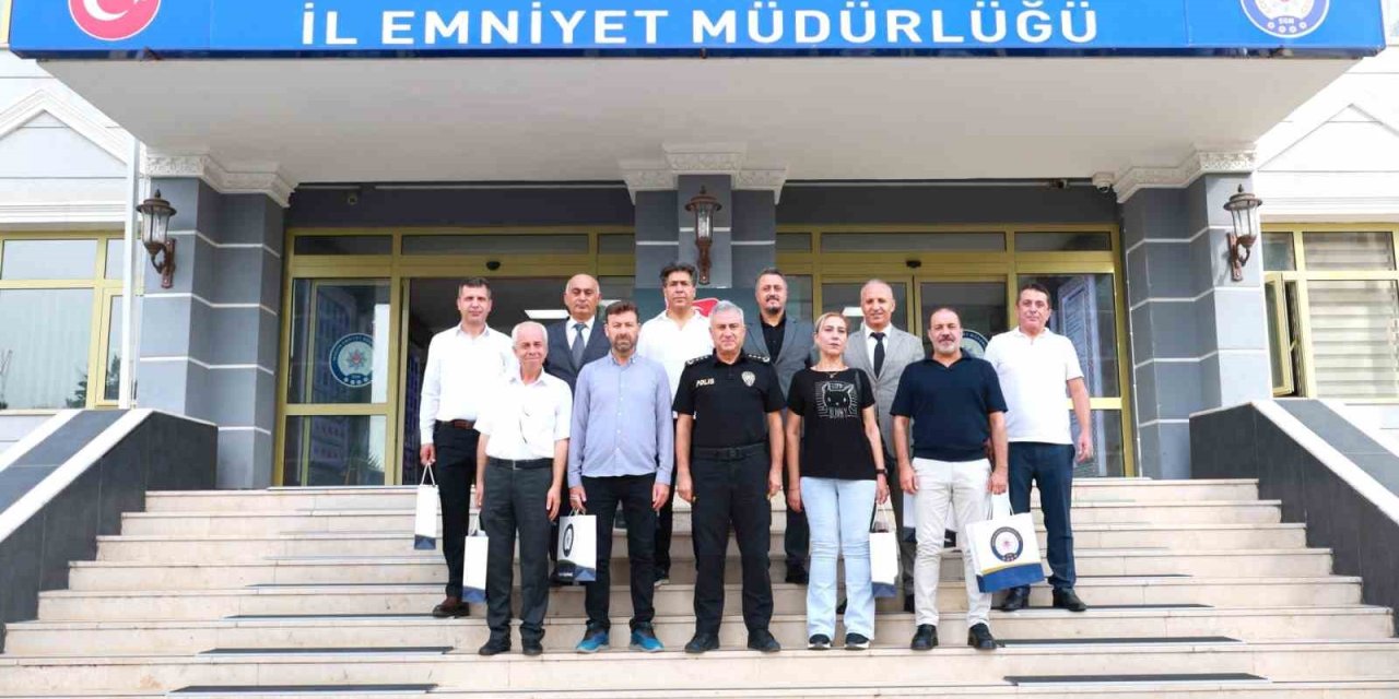 Mersin’de Görevini Tamamlayan Polisler Emekliliğe Uğurlandı