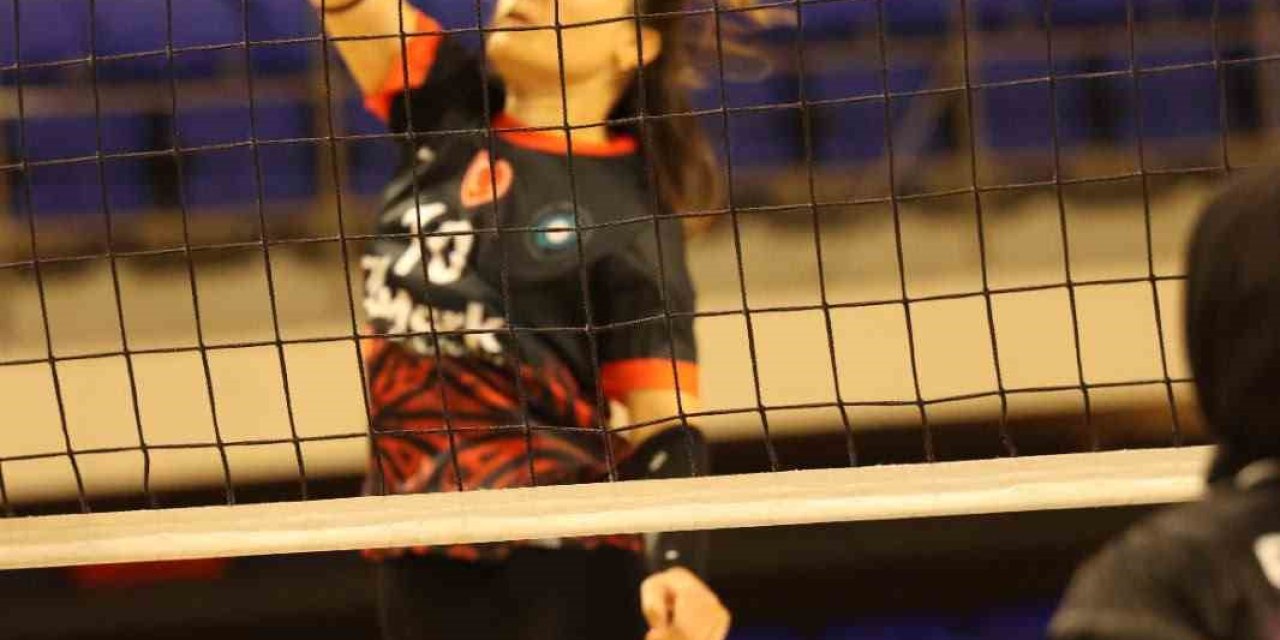 Niğde’de Kadınlar Voleybol Turnuvasının Şampiyon Belli Oldu