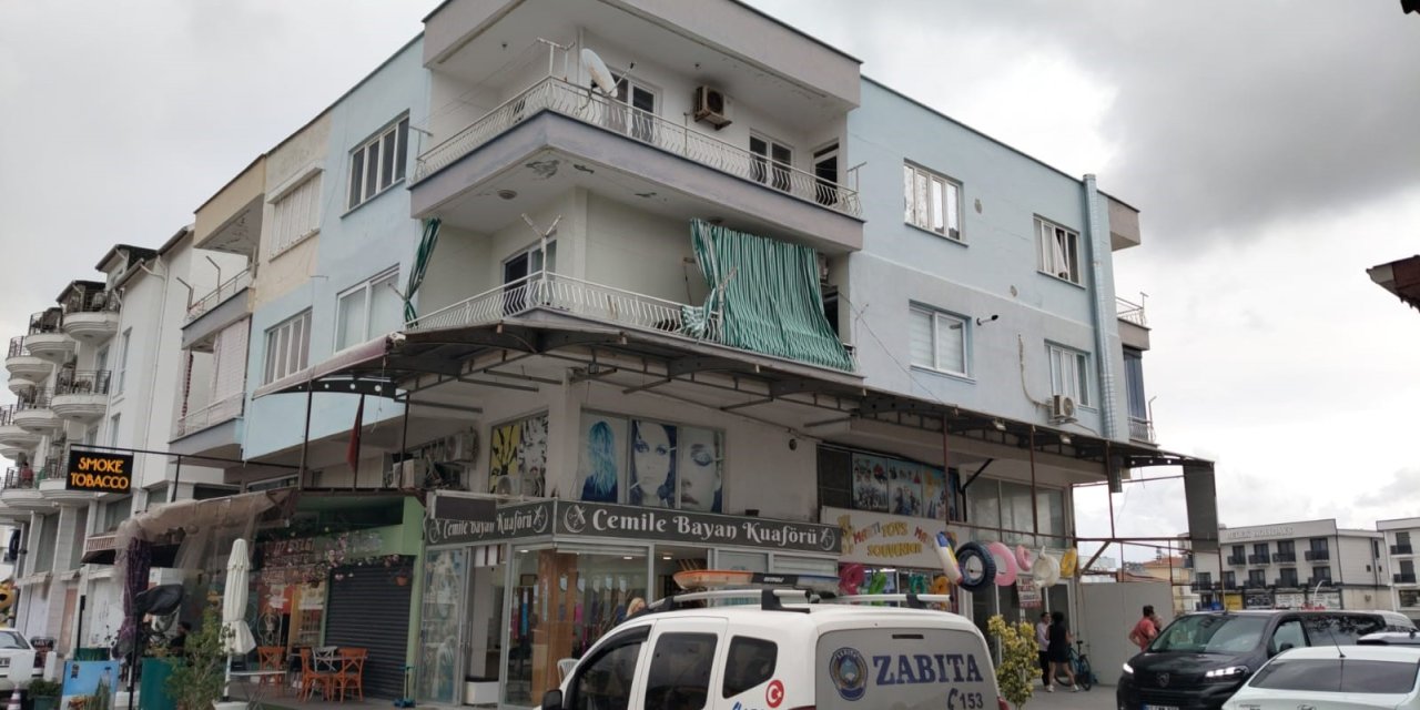 Antalya’da Evde Kedileri İle Yaşayan Hayvansever Kadın Hayatını Kaybetti