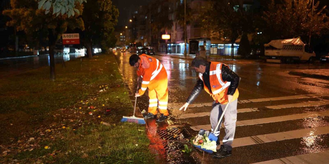 Antalya Büyükşehir Belediyesi 478 Personel Ve 347 İş Makinesi İle Sahada