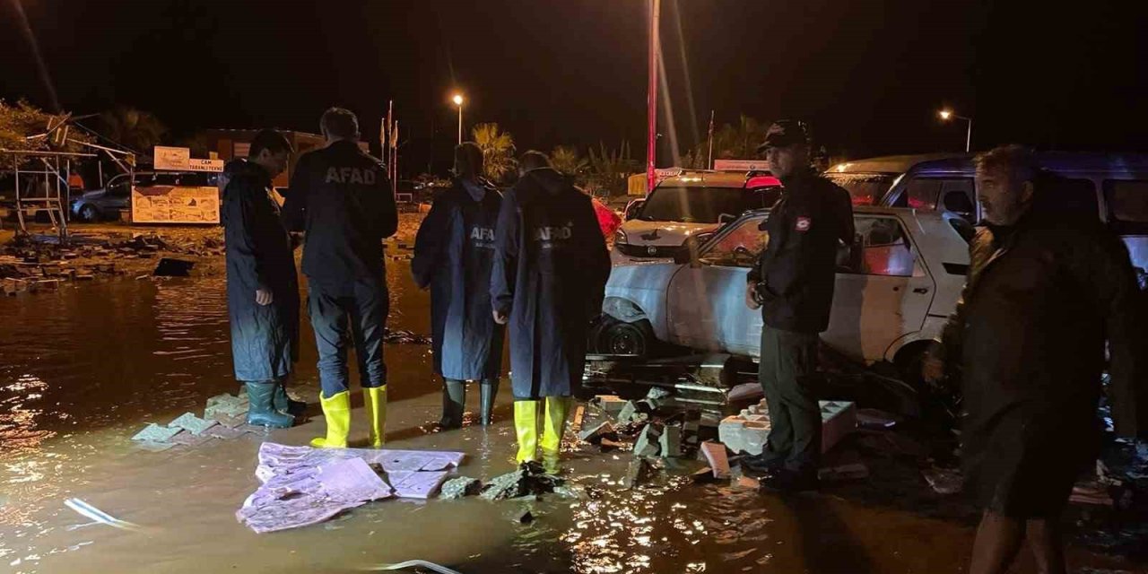 Antalya’da Sağanak Nedeniyle Mahsur Kalan 22 Kişi Kurtarıldı
