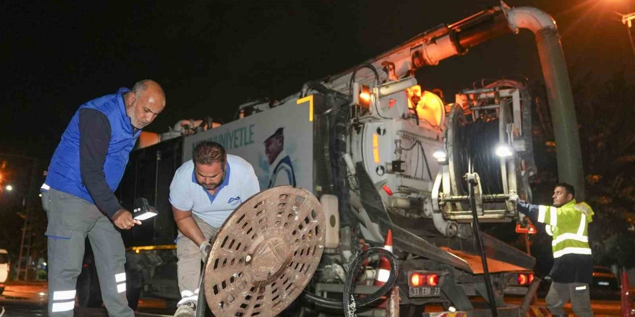 Mersin’de Beklenen Kuvvetli Yağışa Karşı Kriz Masası Oluşturuldu