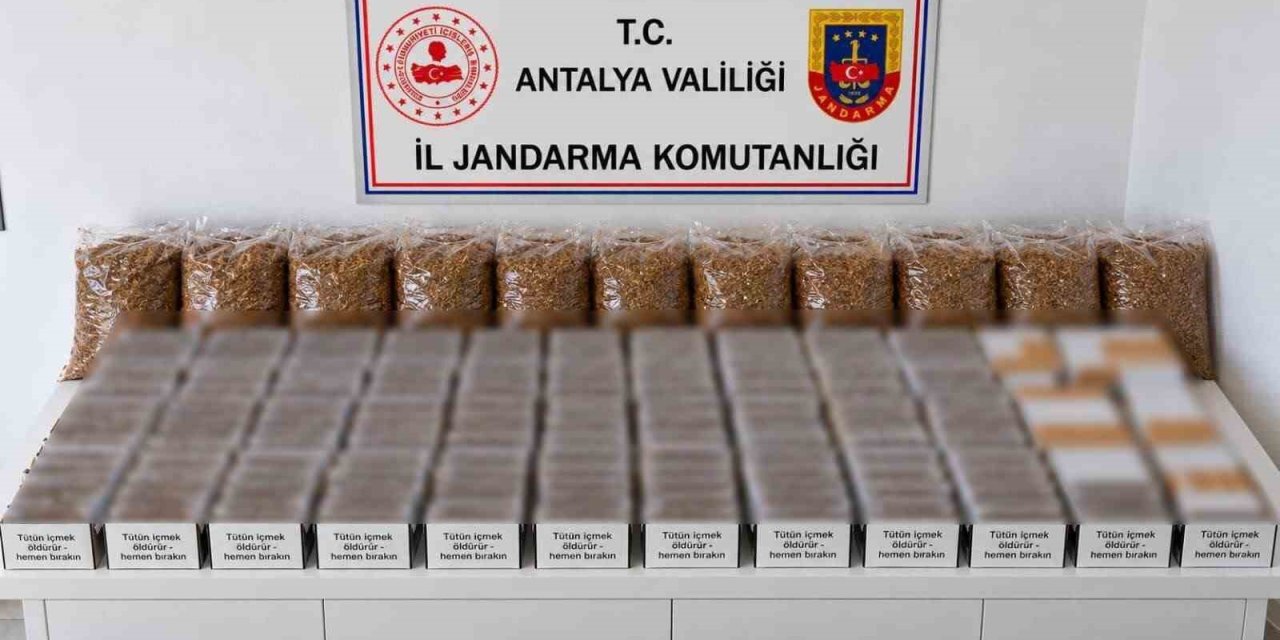 Antalya’da 1 Ton Kaçak Tütün İle 10 Bin Makaron Ele Geçirildi