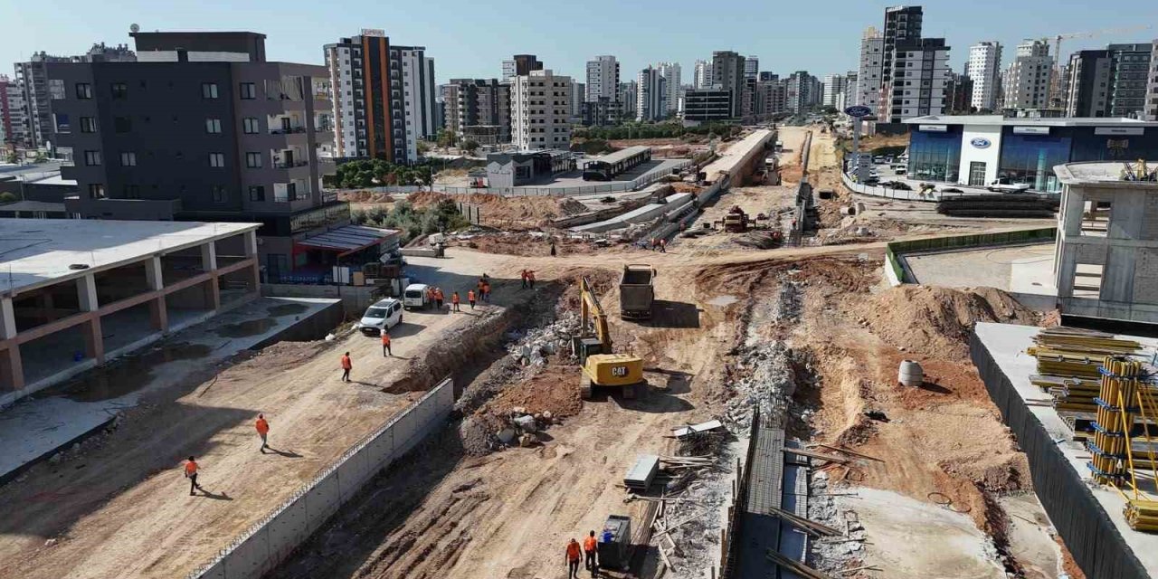 Mersin’de Bin 720 Metrelik Kavşak Projesinde Çalışmalar Sürüyor