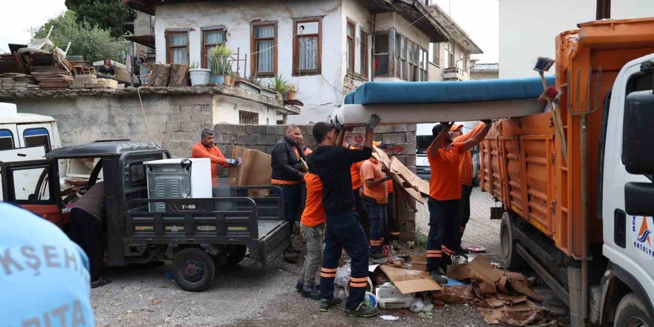 Antalya’da Hurda Ve Atık Depolarına Operasyon: 15 Kamyon Atık Kaldırıldı