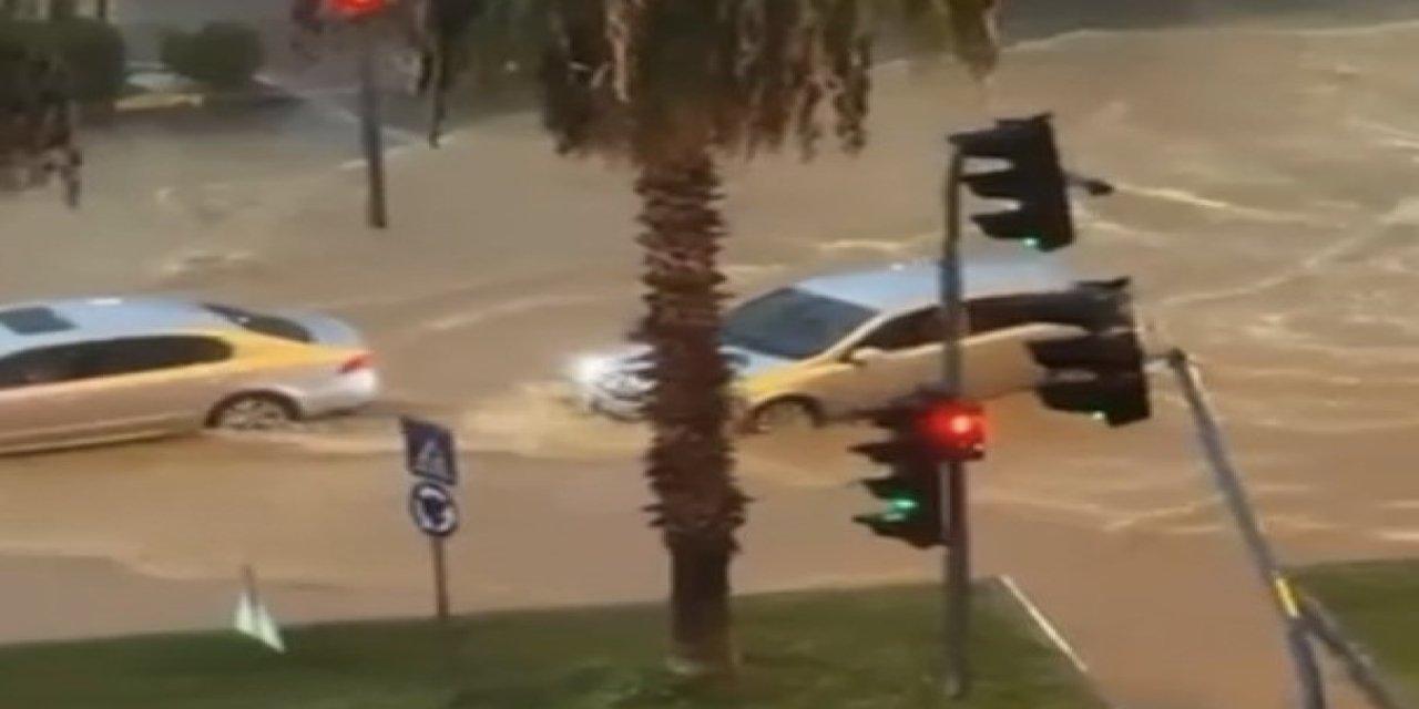 Mersin’de Sağanak Yağış Hayatı Olumsuz Etkiledi