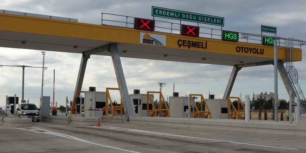Ulaşıma Açılan ’çeşmeli-kızkalesi Otoyolu’ndan İlk Günde 17 Binden Fazla Araç Geçti