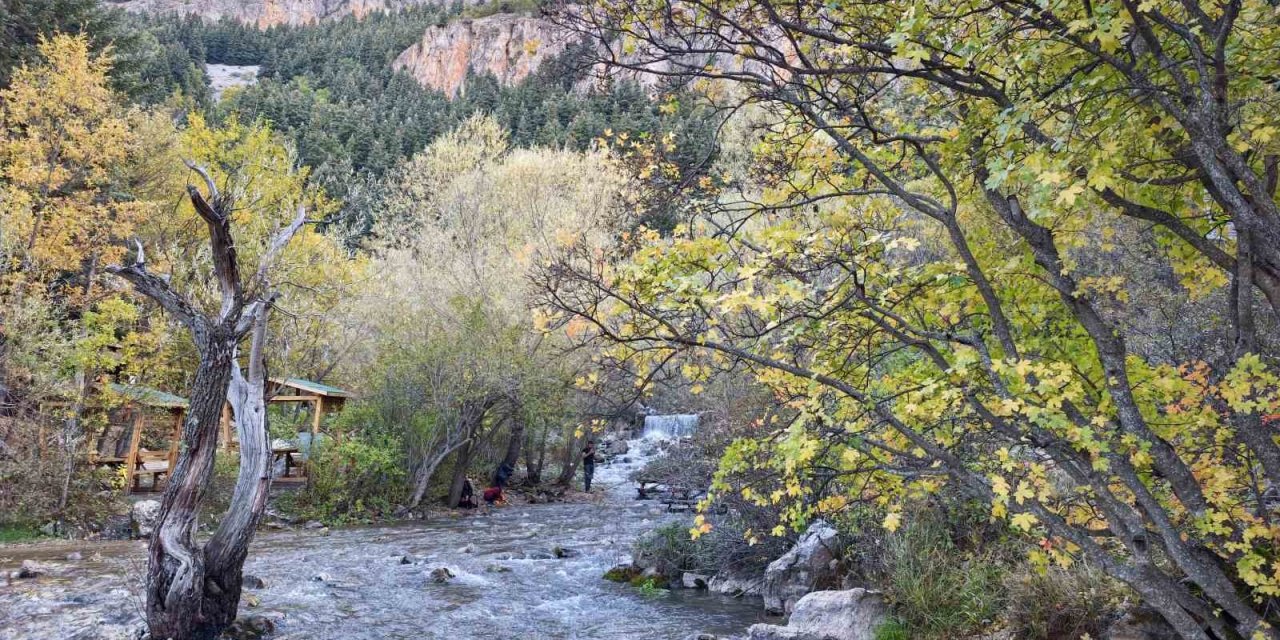 Aygırdibi Şelalesi Yaz Kalabalığının Ardından Yöre Halkını Ağırlıyor