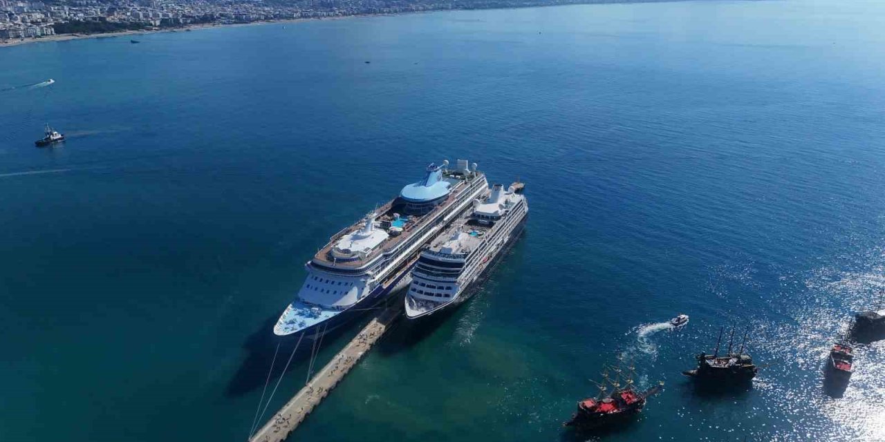 Alanya’ya İngiliz Ve Abd’li Turist Akını