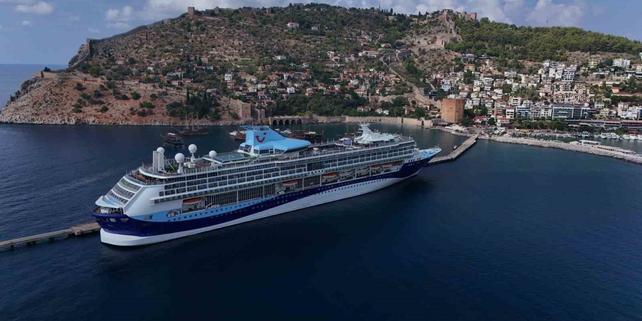 Alanya’ya 2026 Yılında 10 Kruvaziyerlerle 12 Bin 876 Turist Geldi