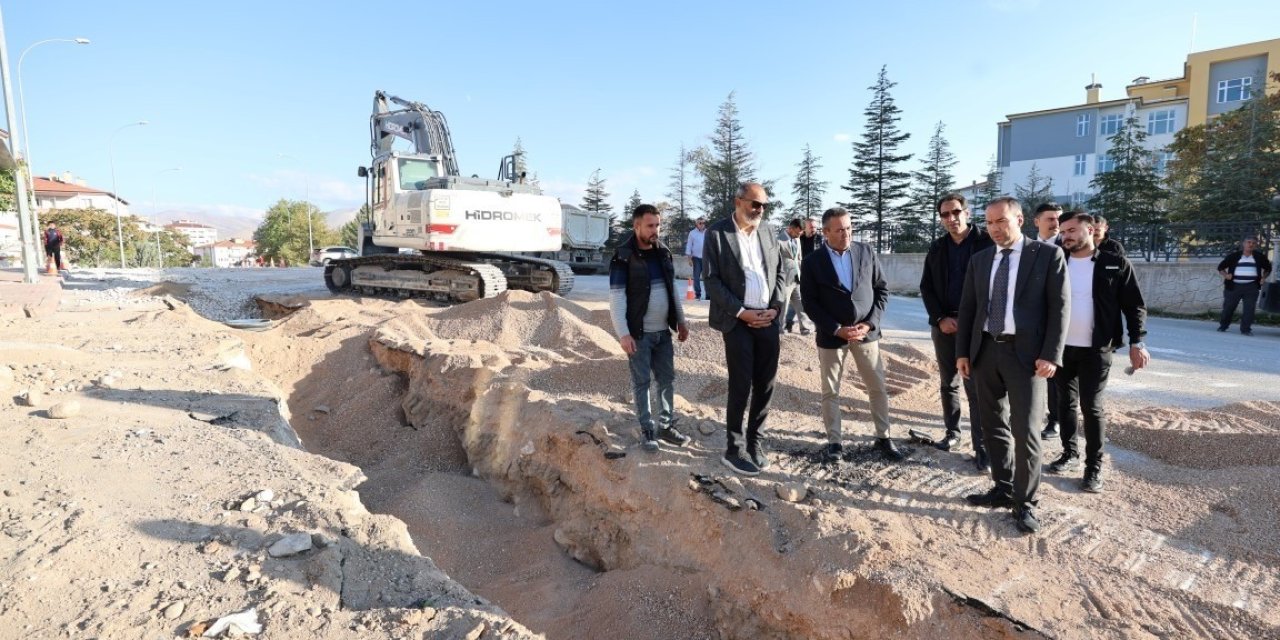 Başkan Özdemir Özbelde Mevkii’nde Altyapı Çalışmalarını Yerinde İnceledi
