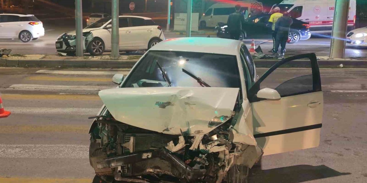 Aksaray’da 4 Araçlı Zincirleme Kaza: 3 Yaralı