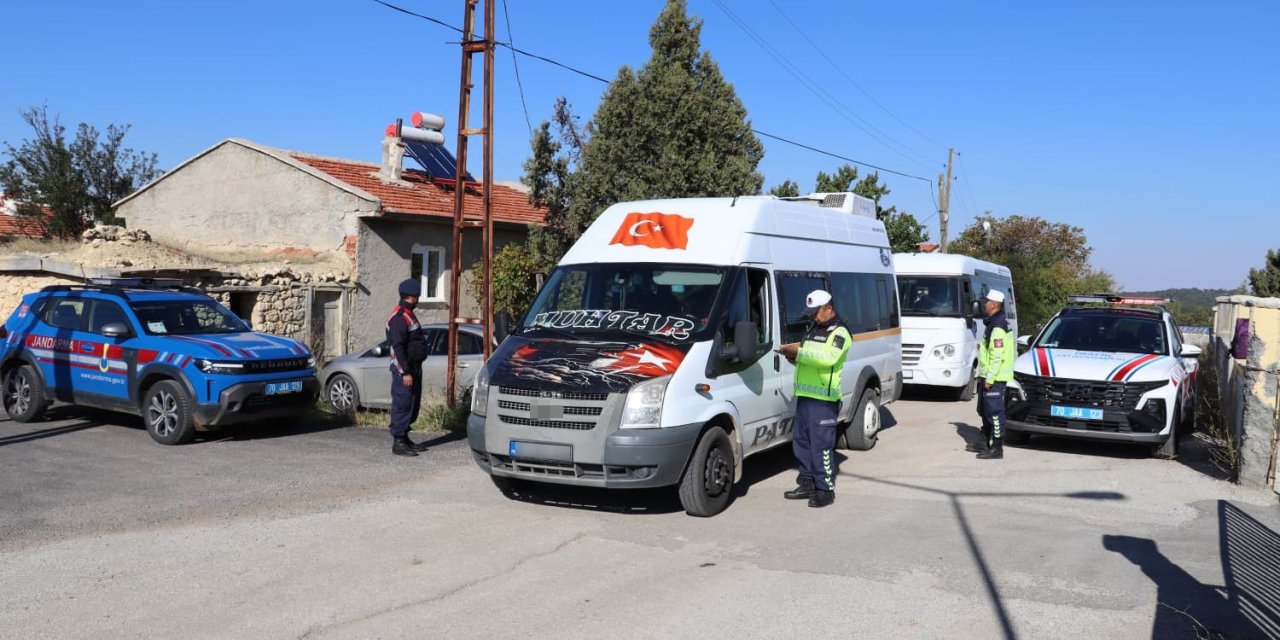 Karaman’da Jandarma Ekiplerinden Okul Çevrelerinde Sıkı Kontrol